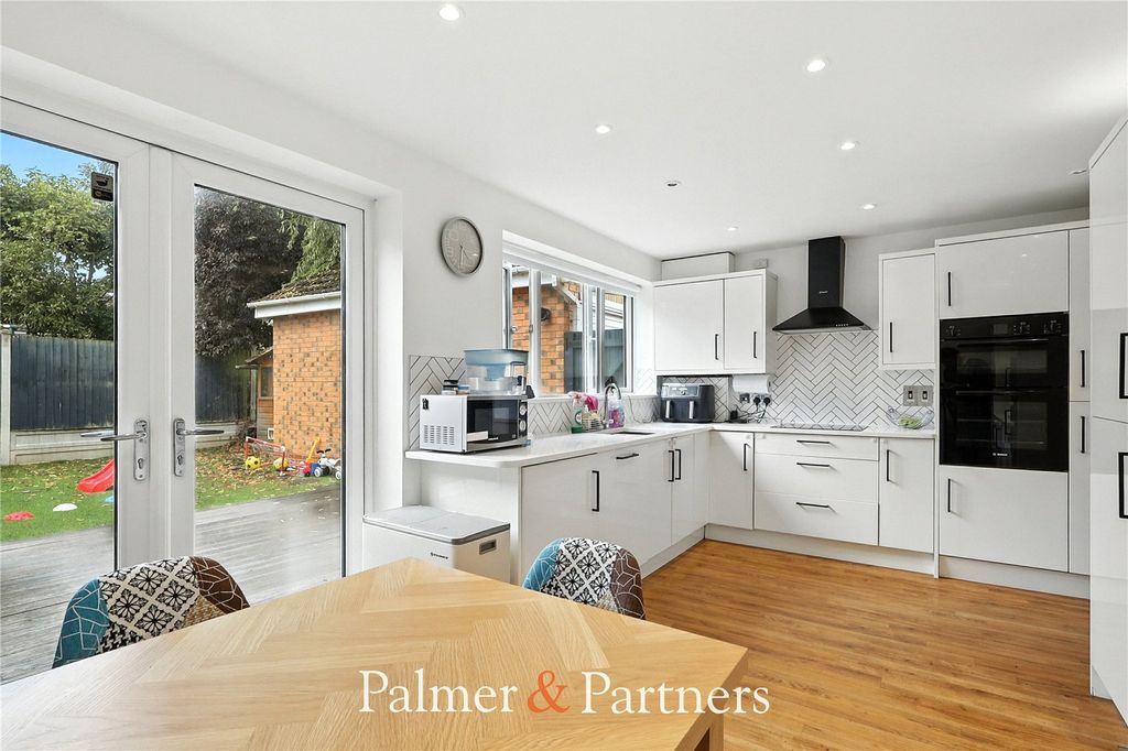 Property photo 1 of 25 Picture No. 08
