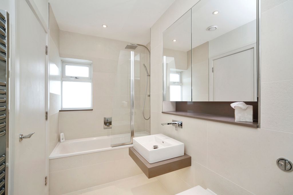 Property photo 3 of 10 Bathroom 2