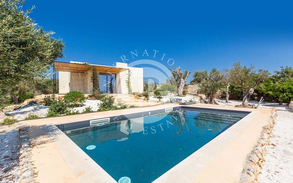 Property photo 1 of 32