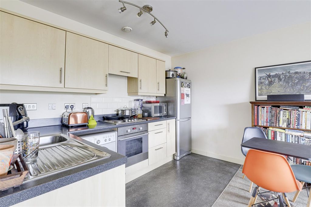 Property photo 1 of 10 9785.Jpg