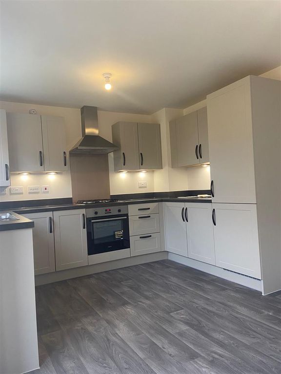 Property photo 2 of 16 Fec28A20-65B4-4A0d-812c-8c6765A48Bf4.Jpeg