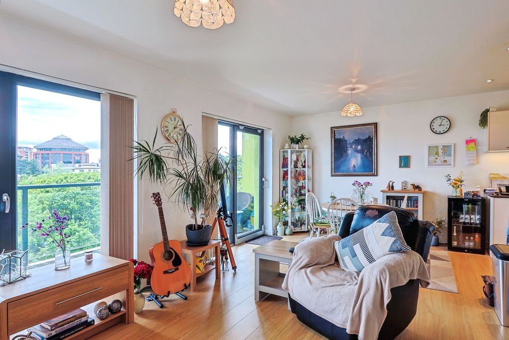Property photo 1 of 22 Pbox-Img.Jpg