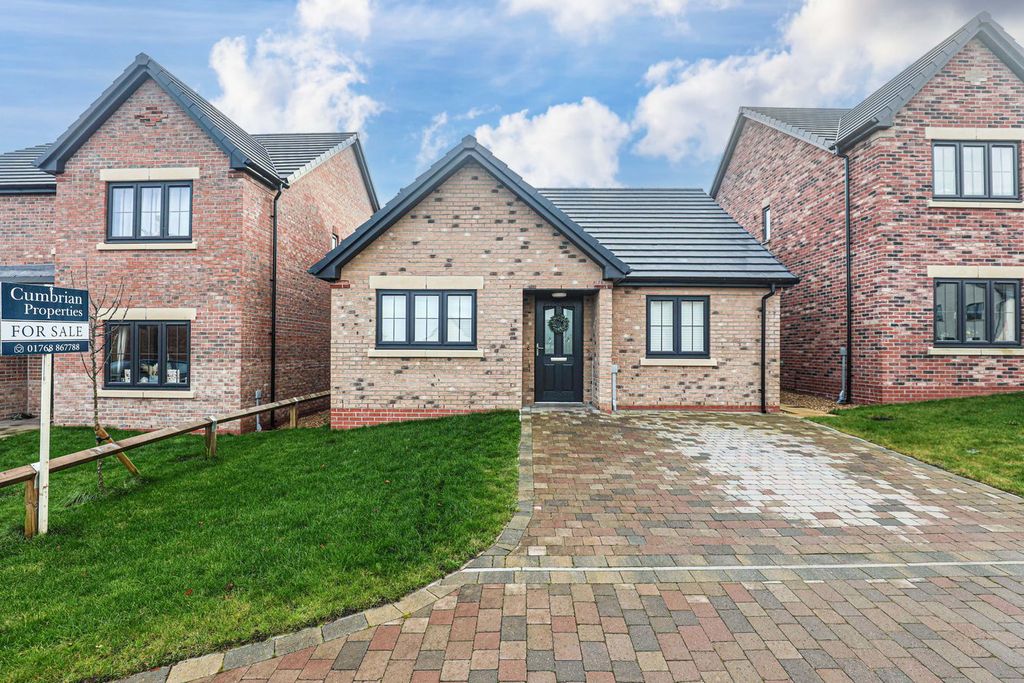 Property photo 1 of 17 Front External