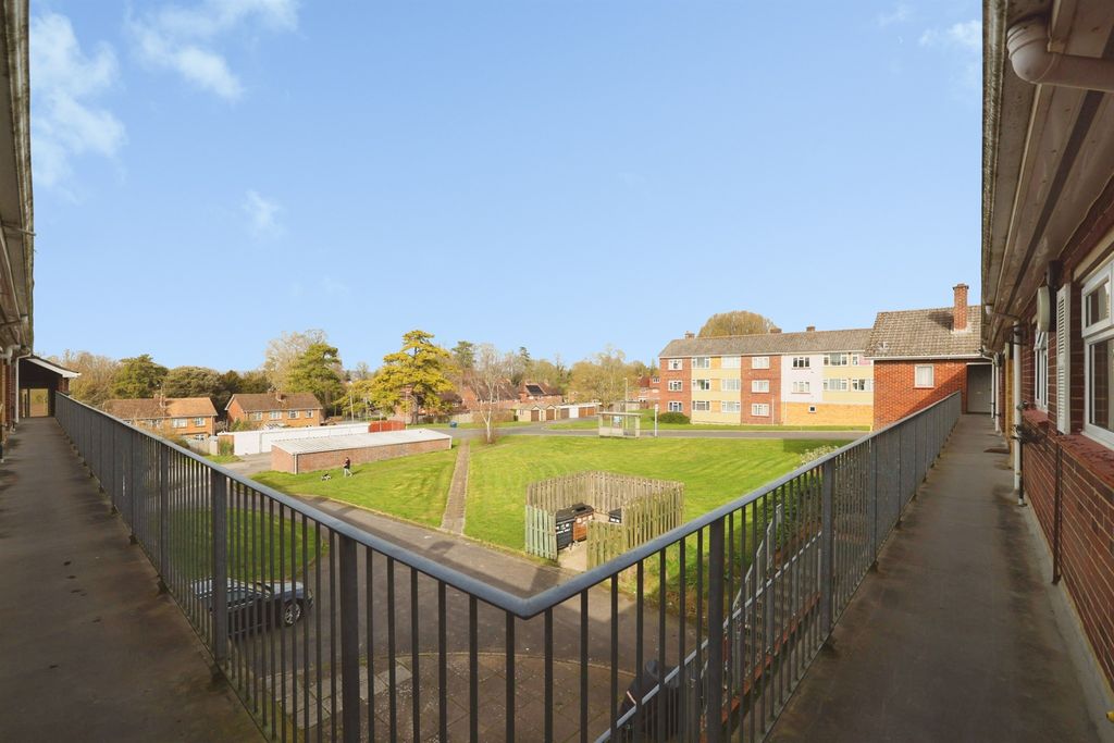 Property photo 3 of 32