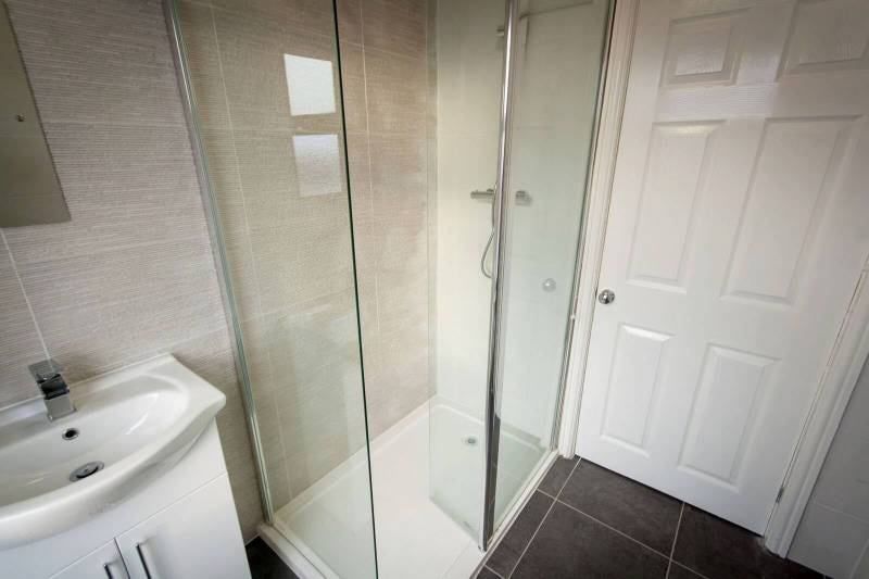 Property photo 1 of 8 Bathroom