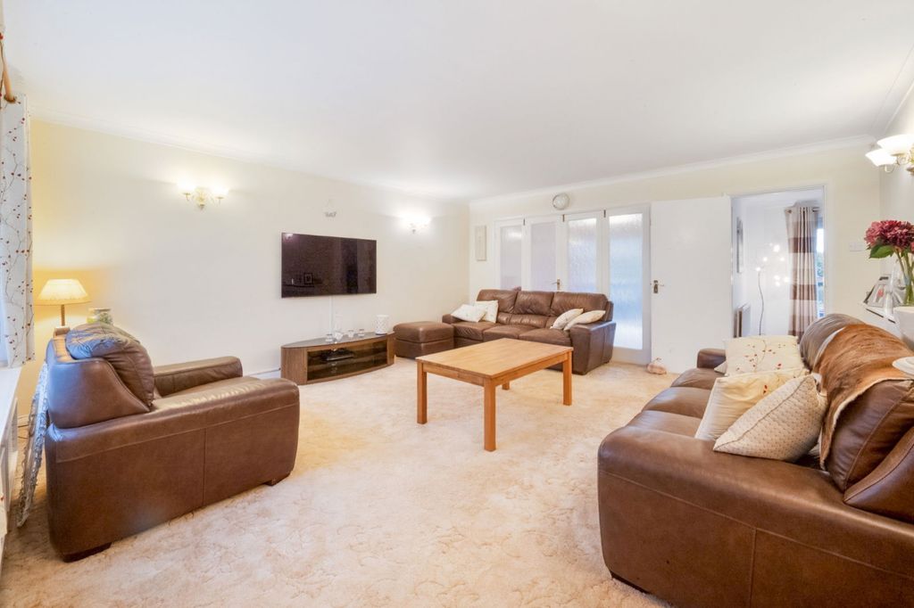 Property photo 3 of 19