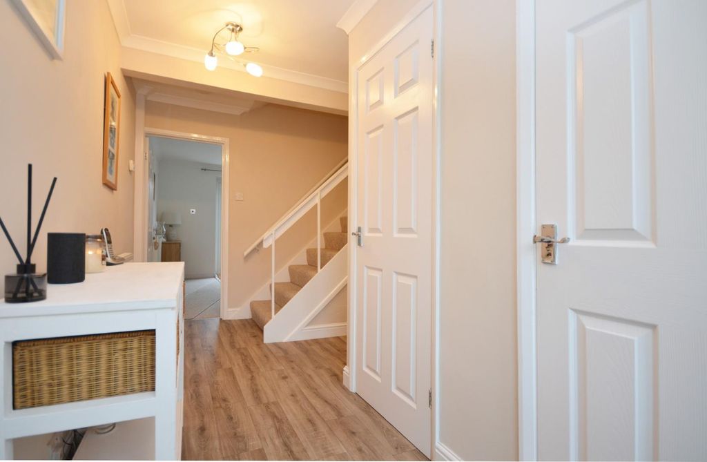 Property photo 2 of 16 Hallway