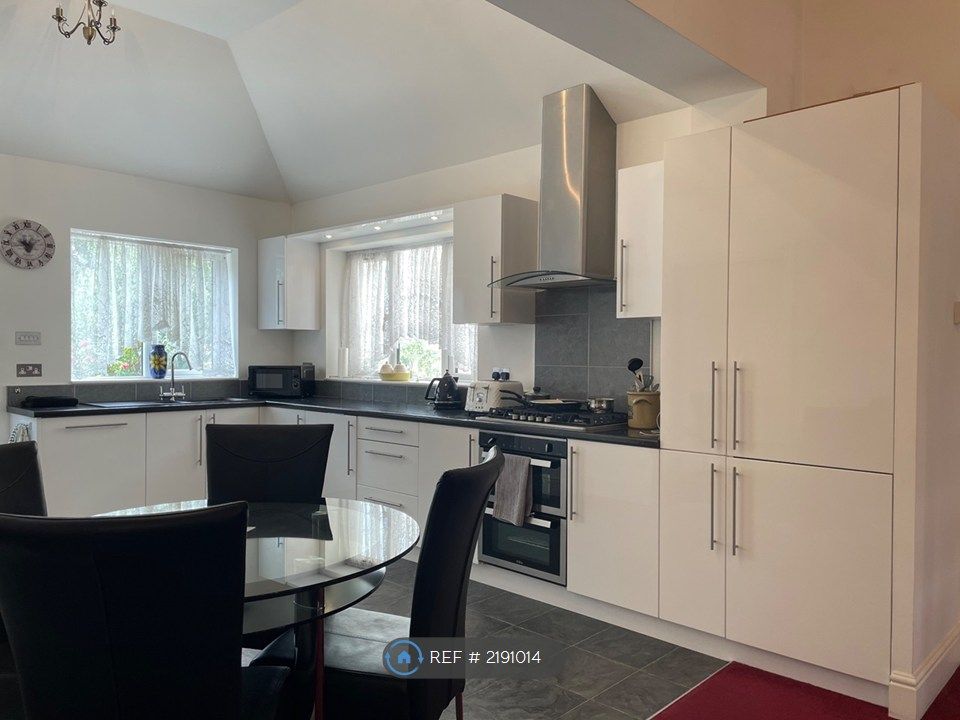 Property photo 3 of 35