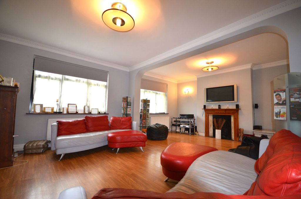 Property photo 2 of 24