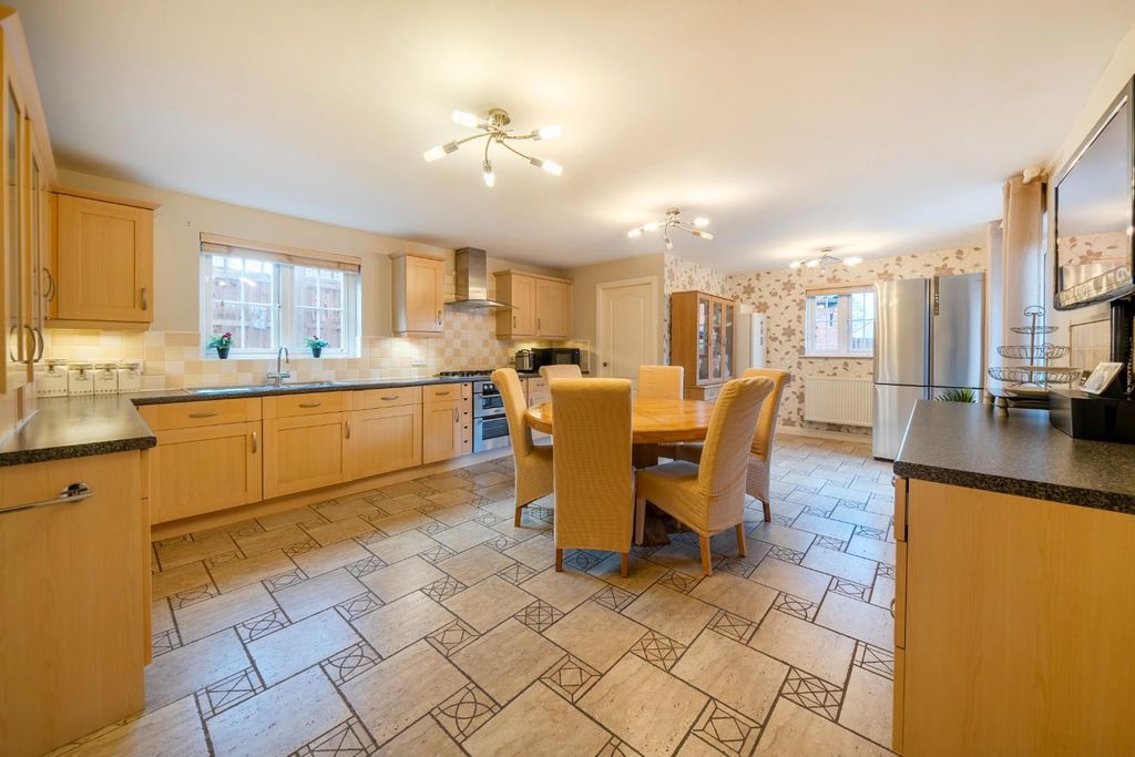 Property photo 3 of 31 1369856-18-68Fa4Bb053604.Jpg