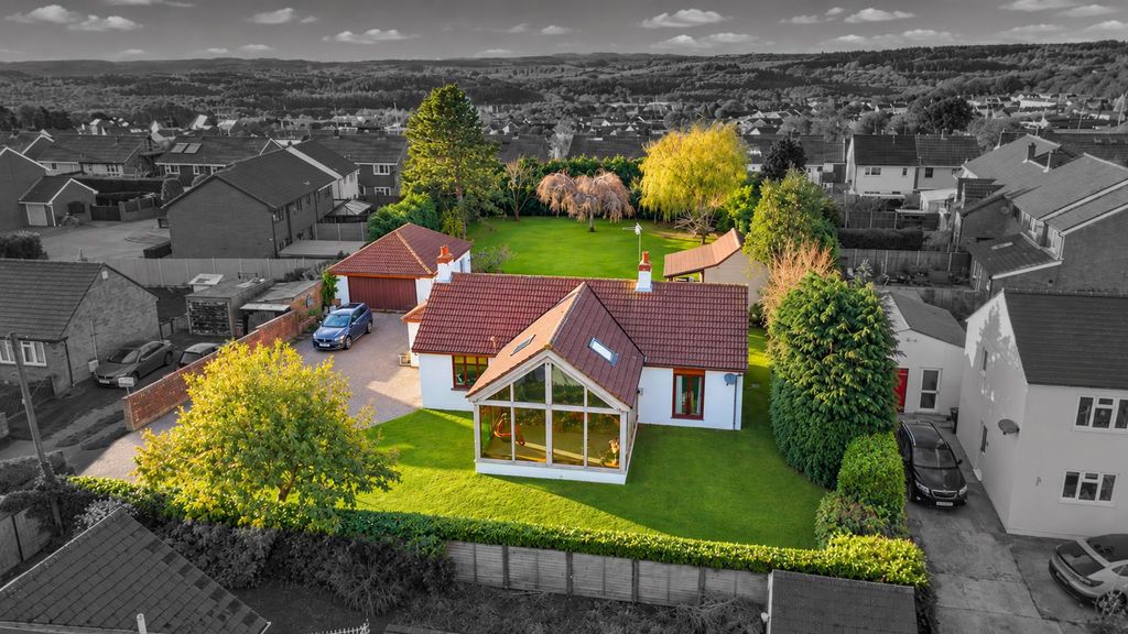 Property photo 1 of 28