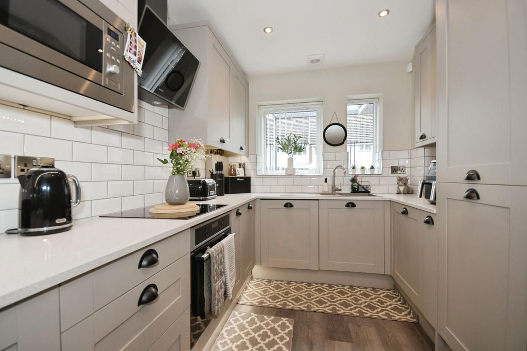 Property photo 3 of 17 Kitchen 03.Jpg