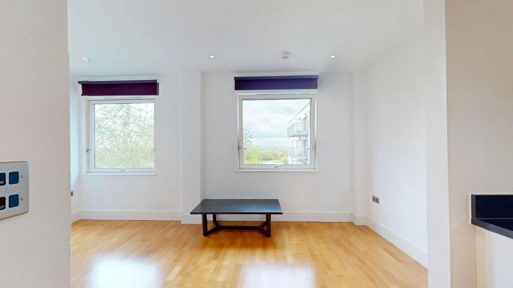 Property photo 1 of 12 Photo 8