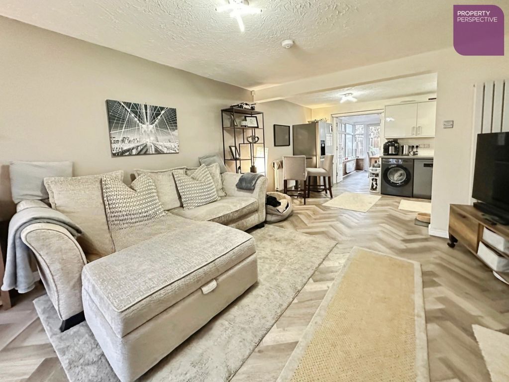 Property photo 2 of 11 Lounge