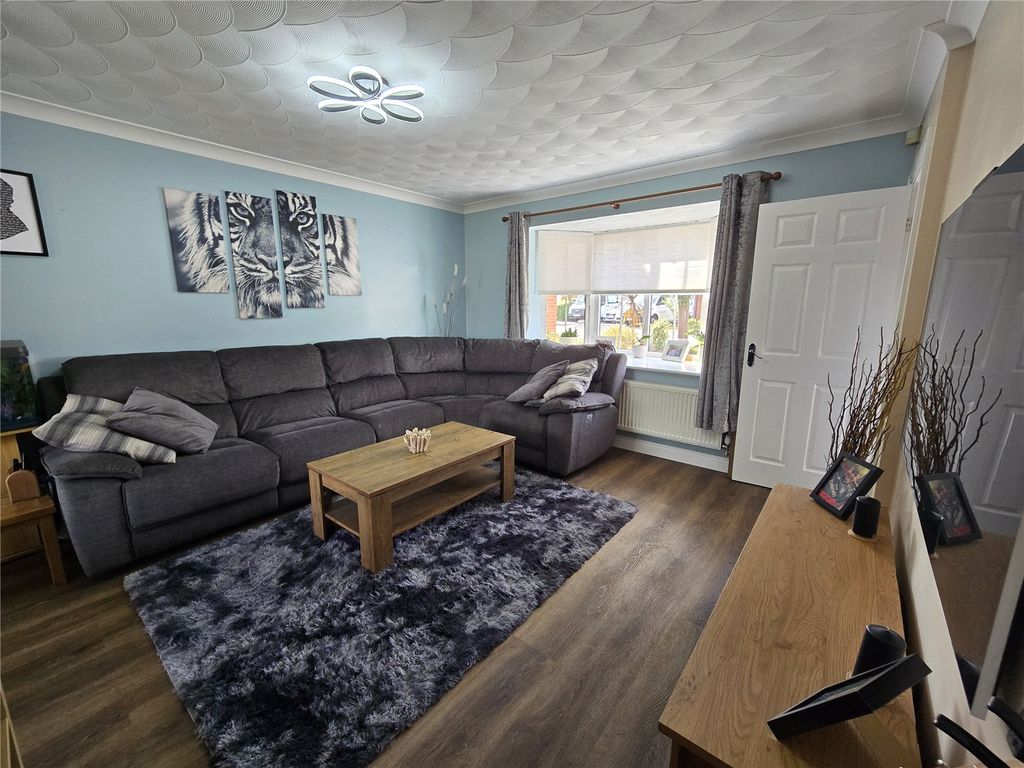 Property photo 3 of 17 Picture No. 24