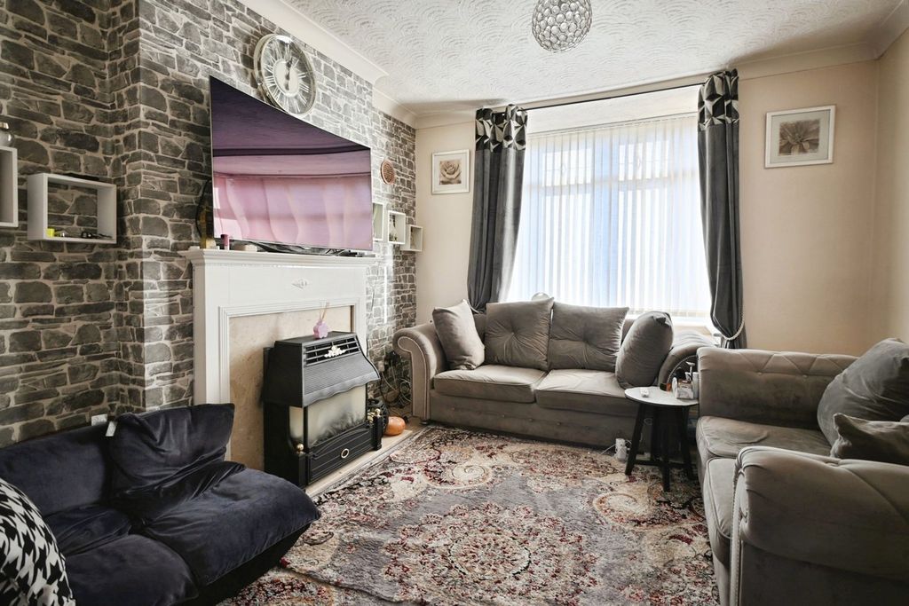 Property photo 2 of 11