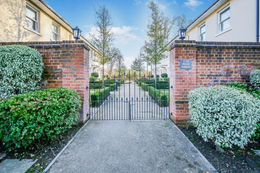 Property photo 2 of 34 1580295663 - The Walled Garden Kt20 - 16.Jpg