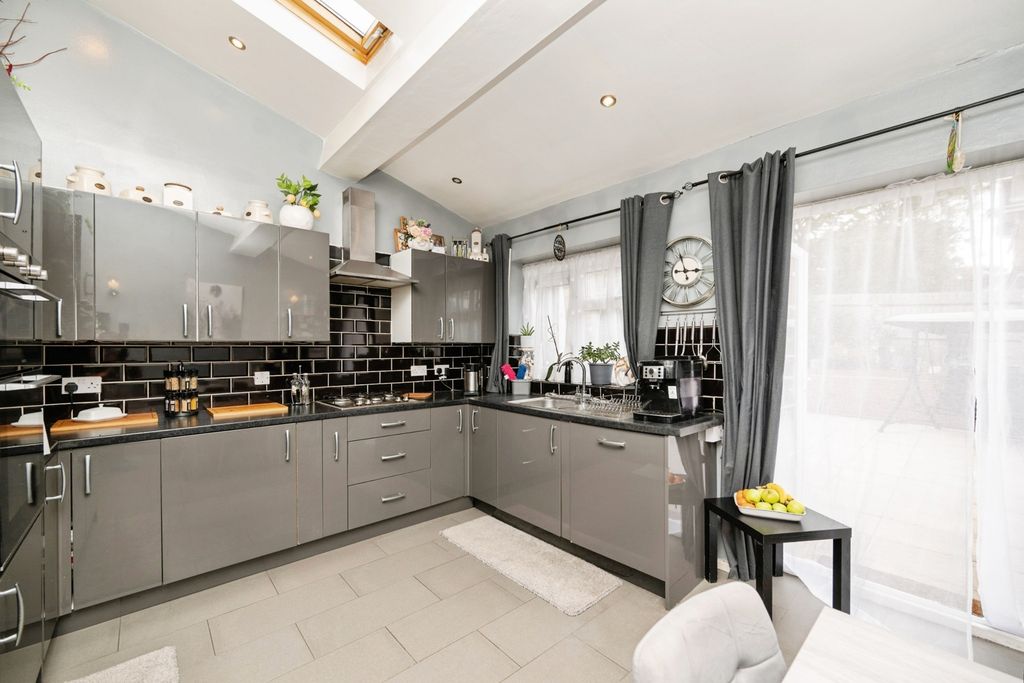 Property photo 2 of 33 Pbox-Img.Jpg