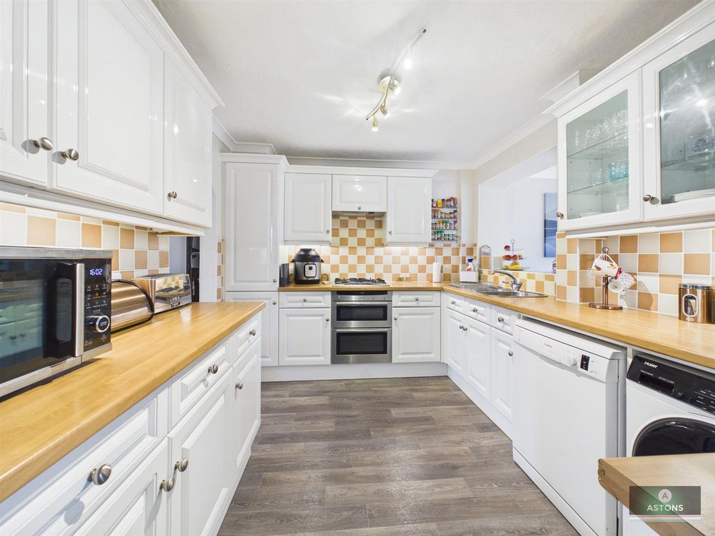 Property photo 3 of 21 Cam02067G0-Pr0231-Still004.Jpg