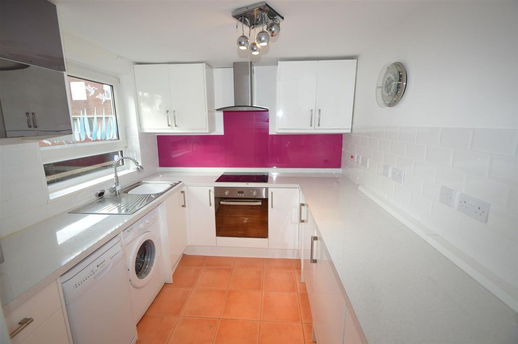 Property photo 2 of 3 Cann Hall Rd E11