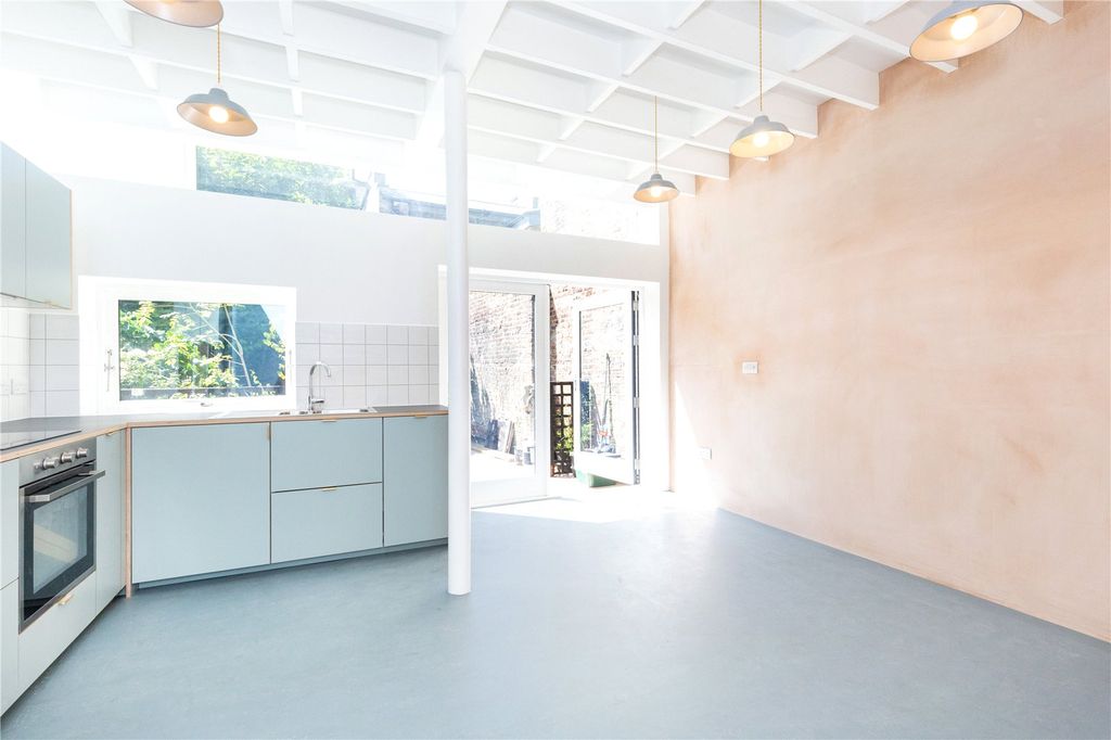 Property photo 2 of 10 Kitchen/ Reception