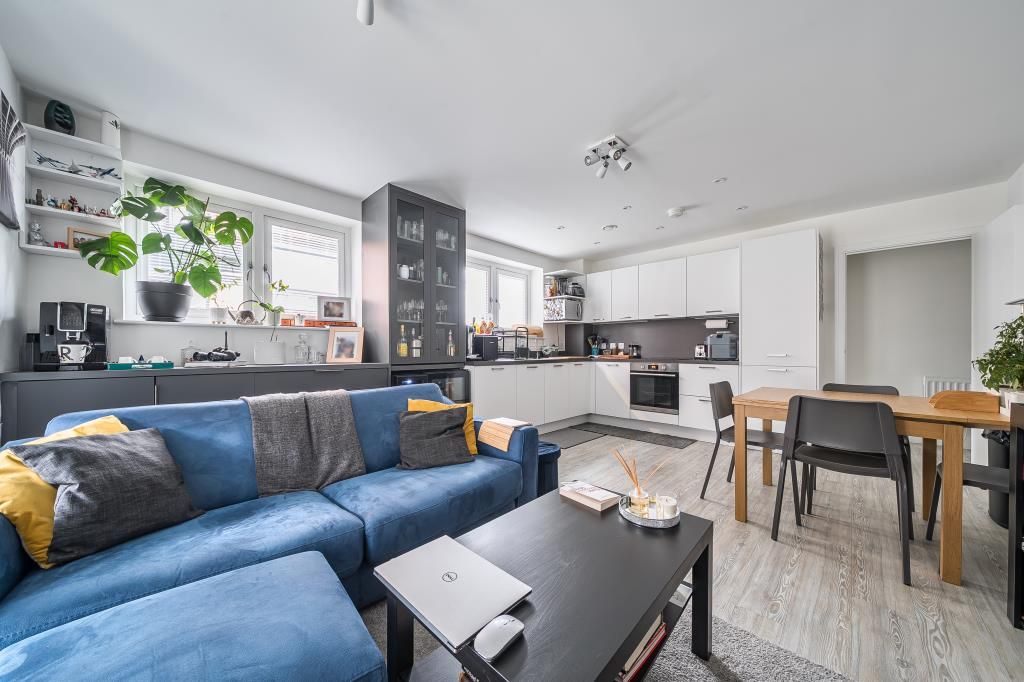 Property photo 3 of 15 Kitchen/Reception