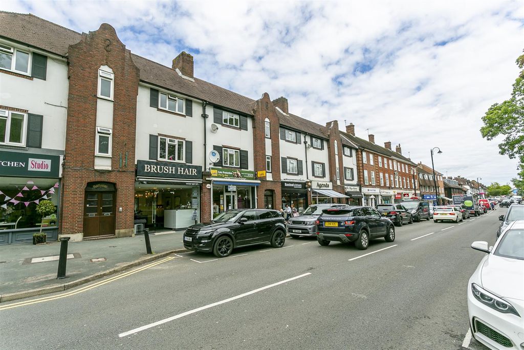 Property photo 1 of 9 Flat-High-Street-Banstead-116.Jpg