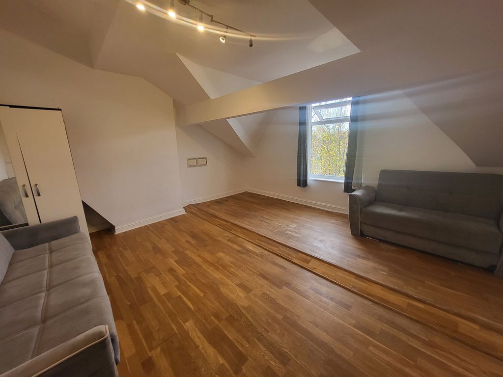 Property photo 2 of 11 Gallery