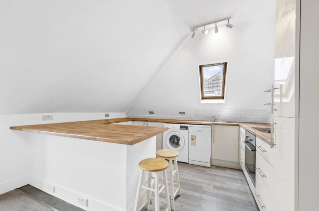 Property photo 2 of 13 Picture No. 17