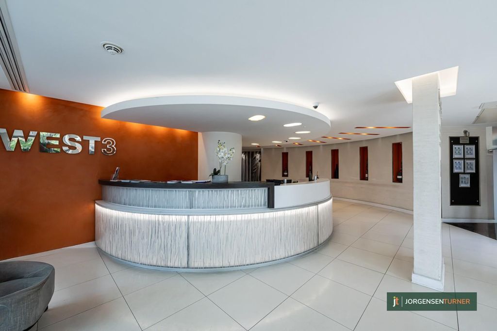 Property photo 3 of 11 Concierge.Jpg