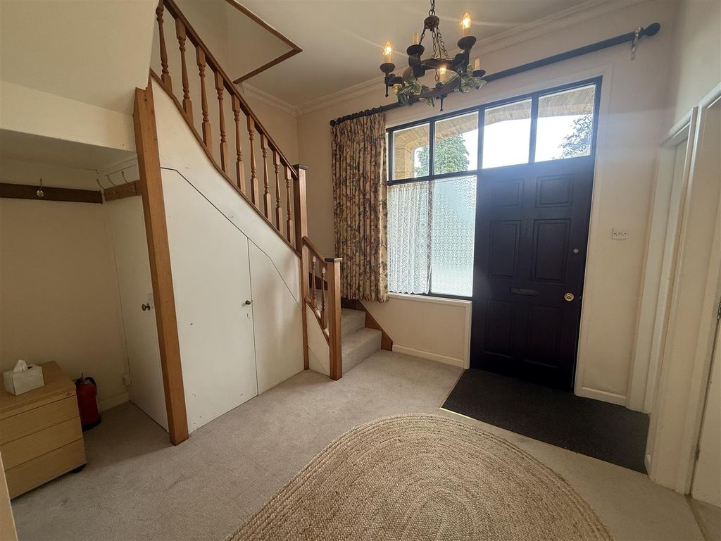 Property photo 3 of 18 Entrance