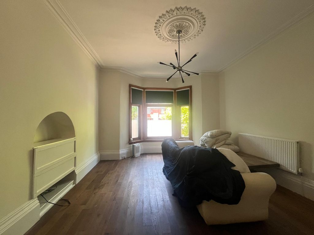 Property photo 2 of 8