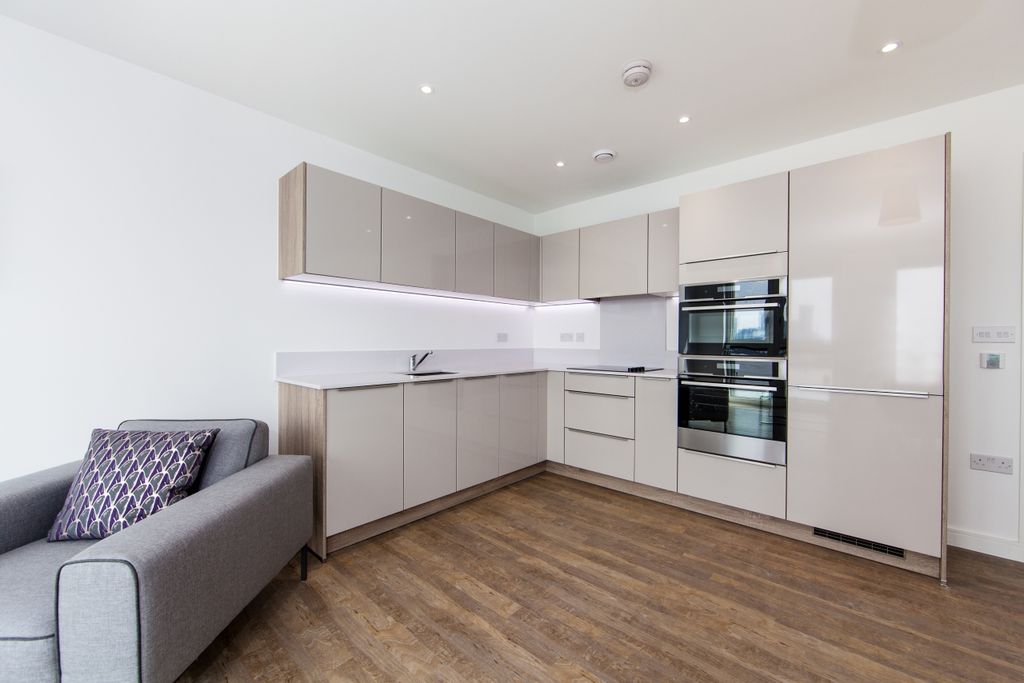 Property photo 3 of 7 Kitchen