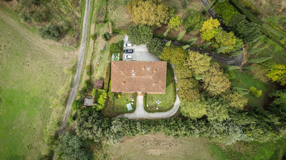 Property photo 2 of 23