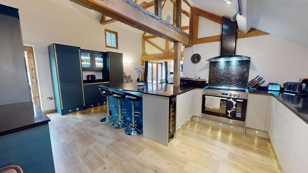 Property photo 2 of 34 3973765