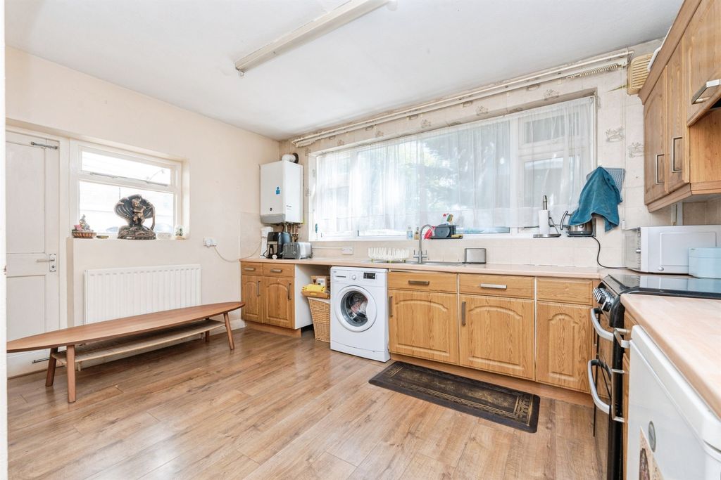 Property photo 3 of 16