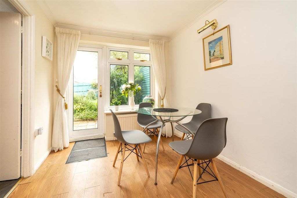 Property photo 3 of 16