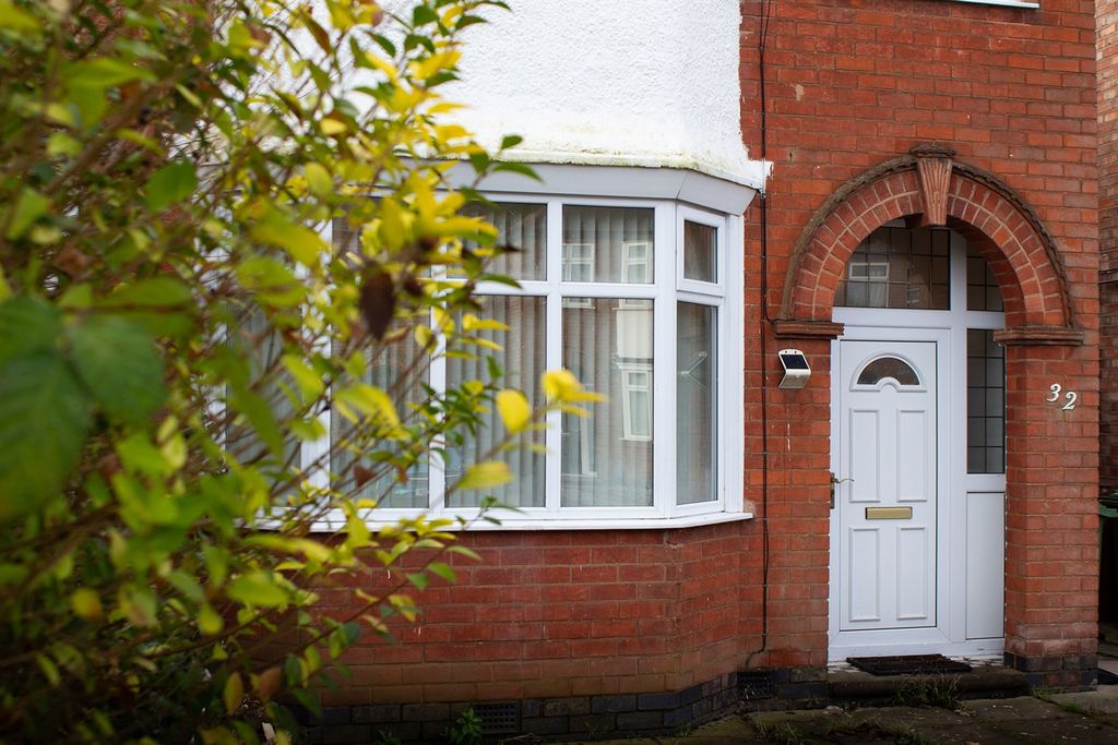 Property photo 2 of 25 Woodlands Drive