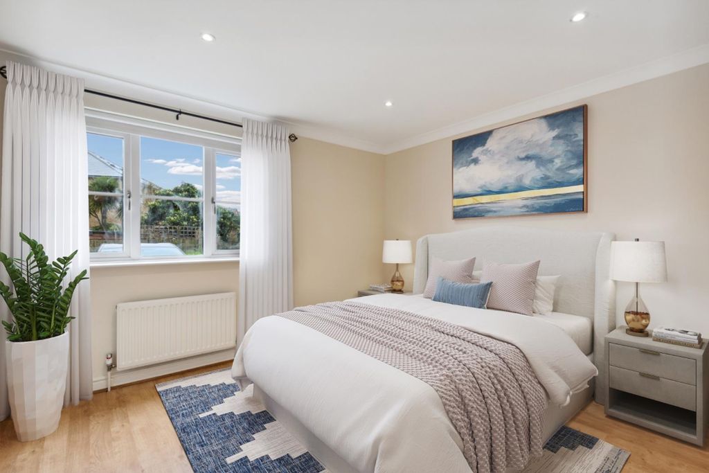 Property photo 2 of 10 Master Bedroom