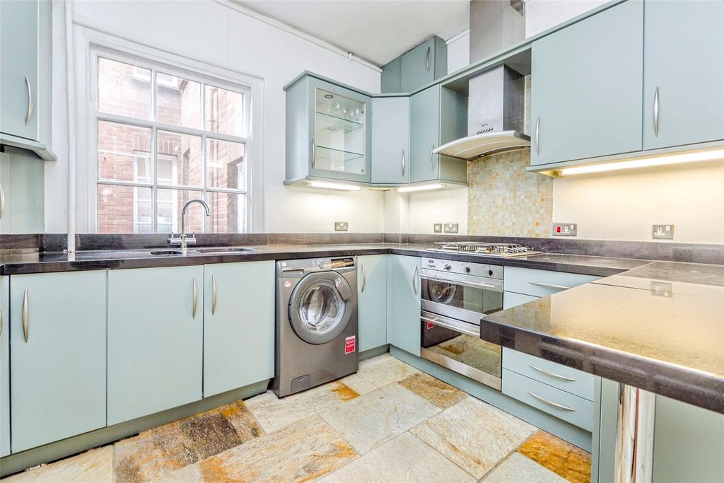 Property photo 3 of 19 Kitchen