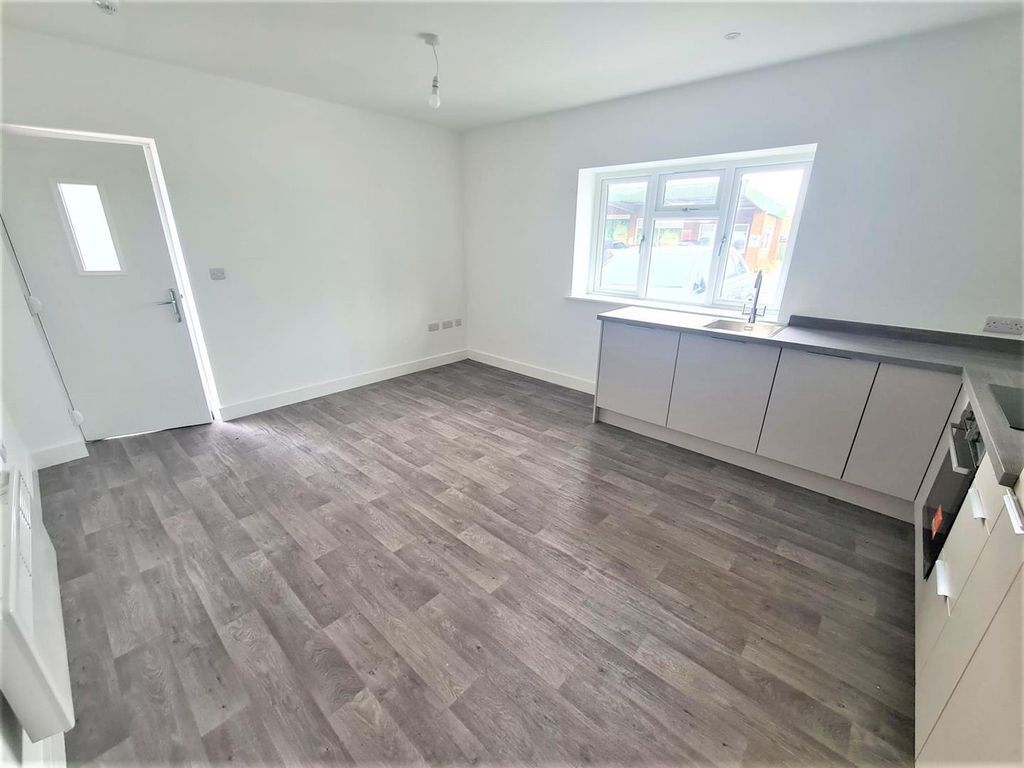 Property photo 3 of 8 Ygfq6075.Jpg