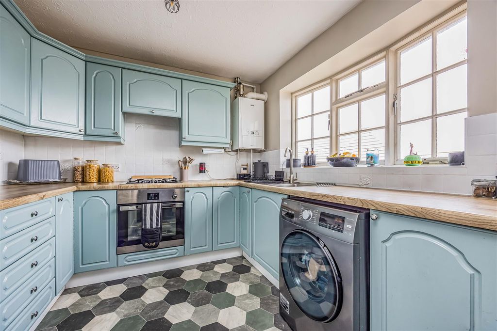 Property photo 3 of 16 Horsefield Road, Selsey-Small-Porticomarketing-Nex
