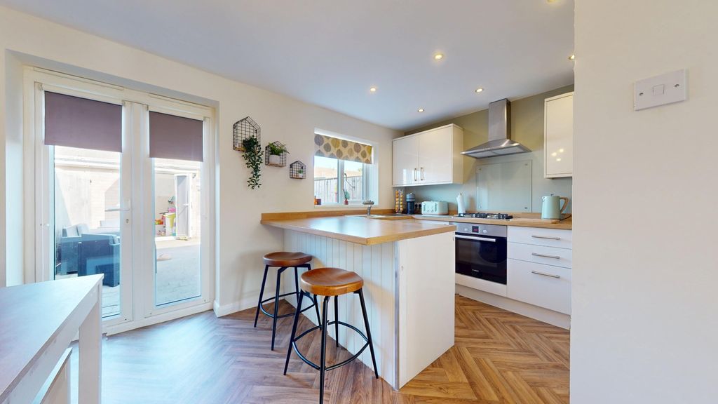 Property photo 1 of 23 5323851
