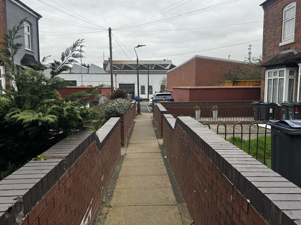 Property photo 3 of 16 Entrance