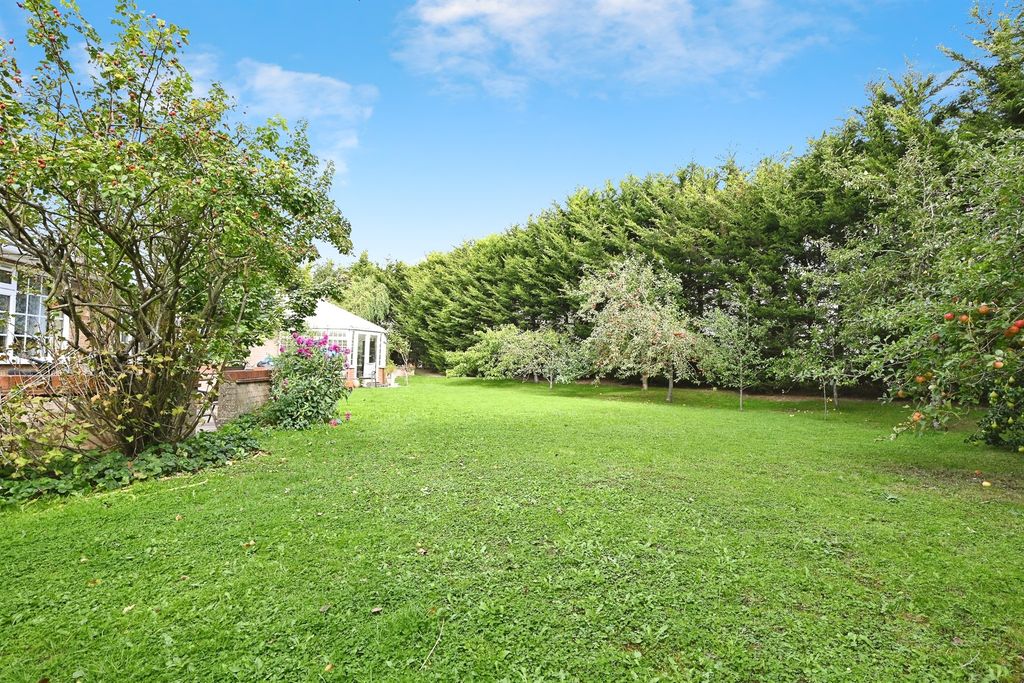 Property photo 2 of 34