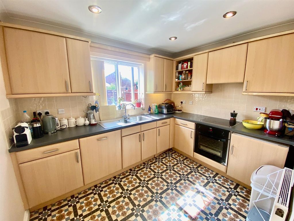 Property photo 3 of 14