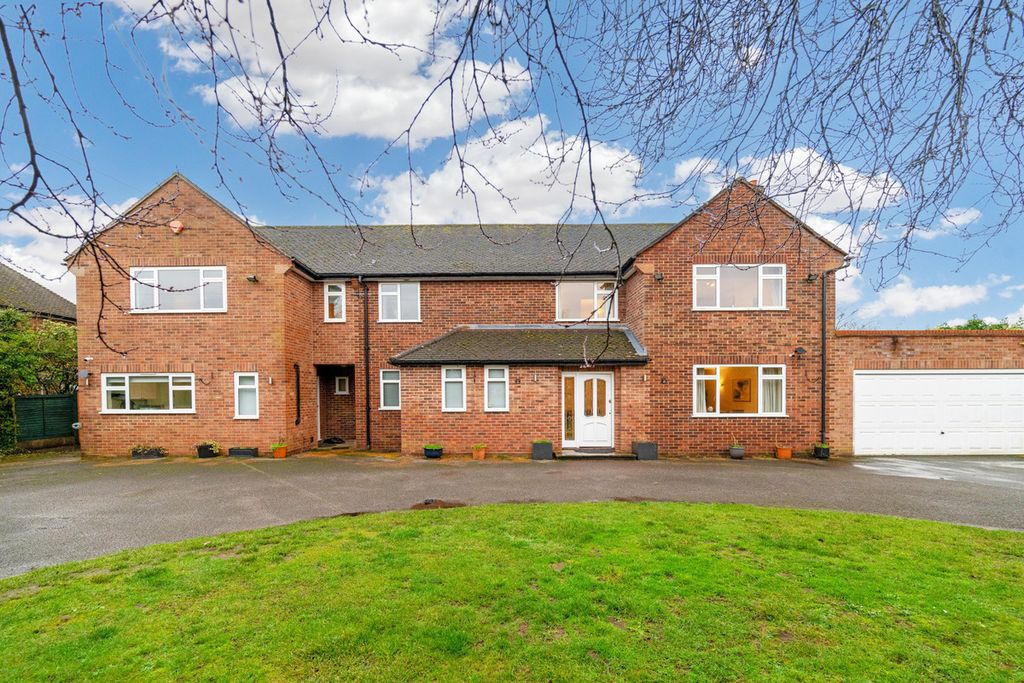 Property photo 1 of 28