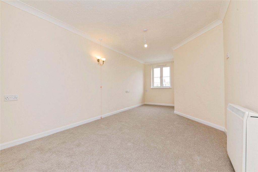 Property photo 3 of 11 Bedroom One