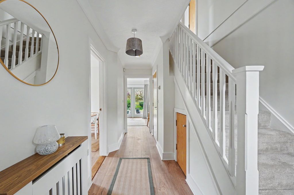 Property photo 3 of 27