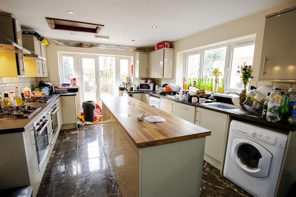 Property photo 2 of 17 Approach